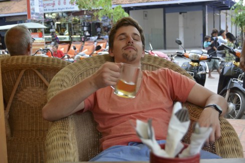 Ted, with a half-finished pint of Claymore. Ok, it's beer, we just didn't take any photos of us drinking whisky. Error, I know.